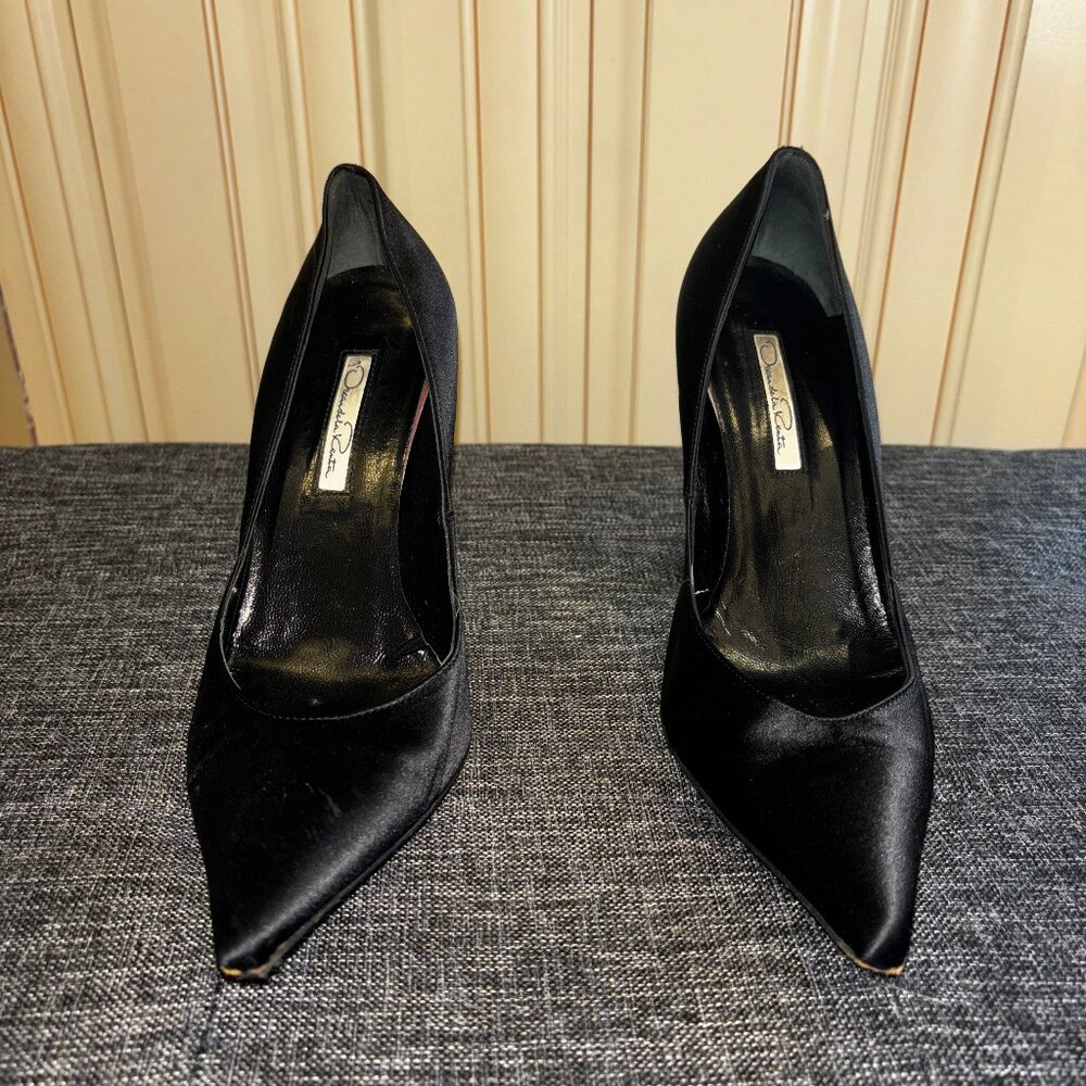 Oscar de la Renta Black Satin Pumps